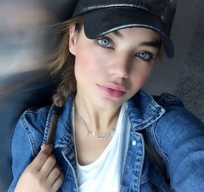 Türk oyuncunun Dubai'deki bikinili pozları sosyal medyayı salladı 14