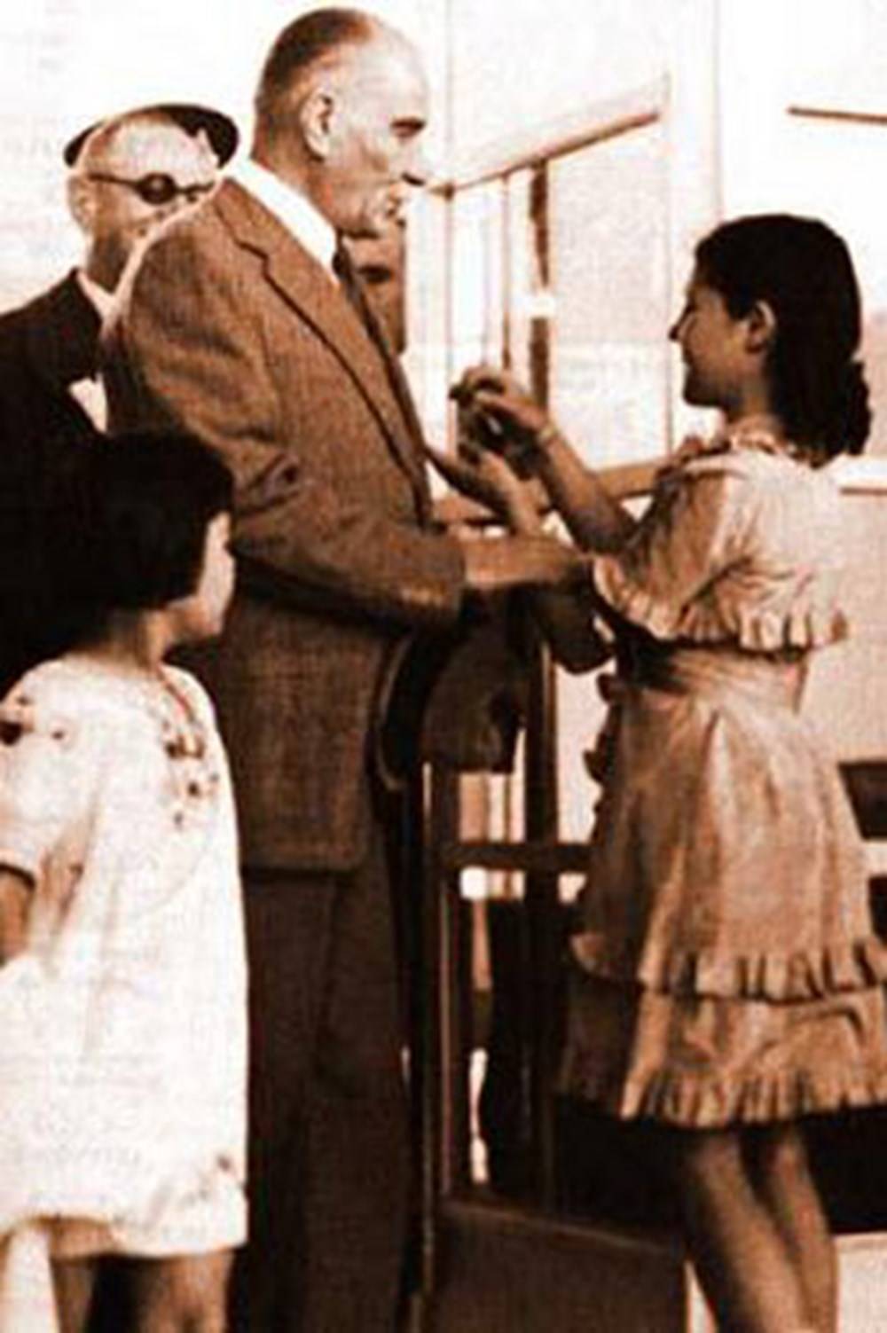 Atatürk ve çocuklar 22