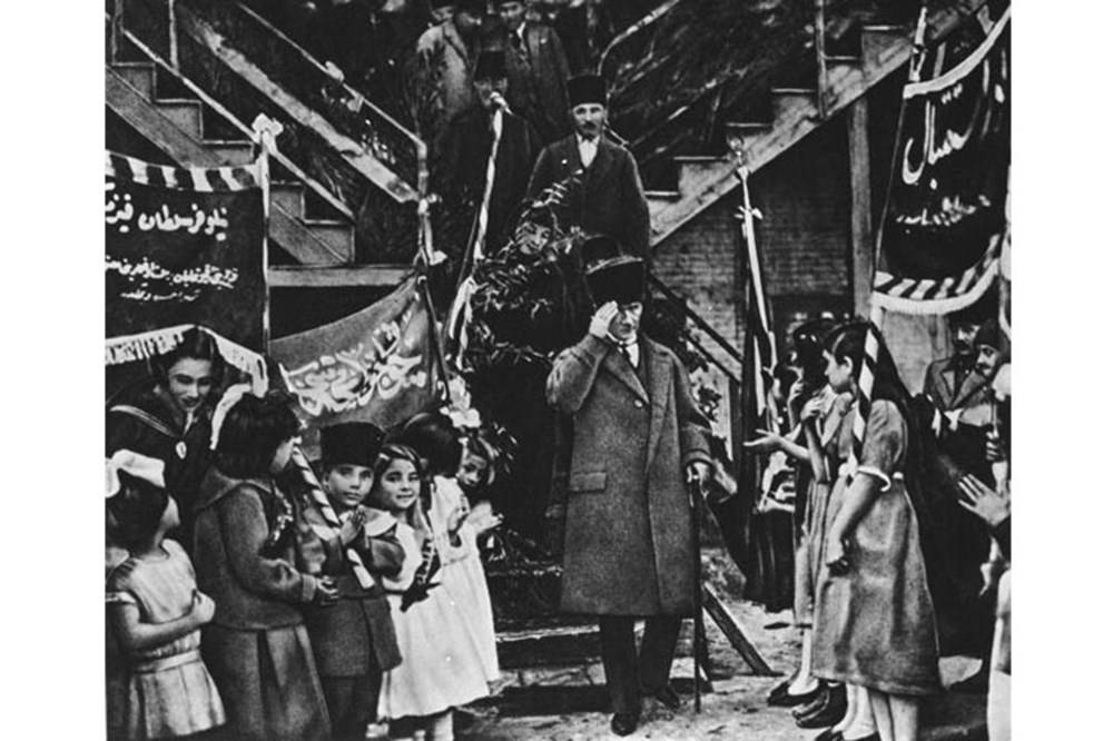 Atatürk ve çocuklar 30