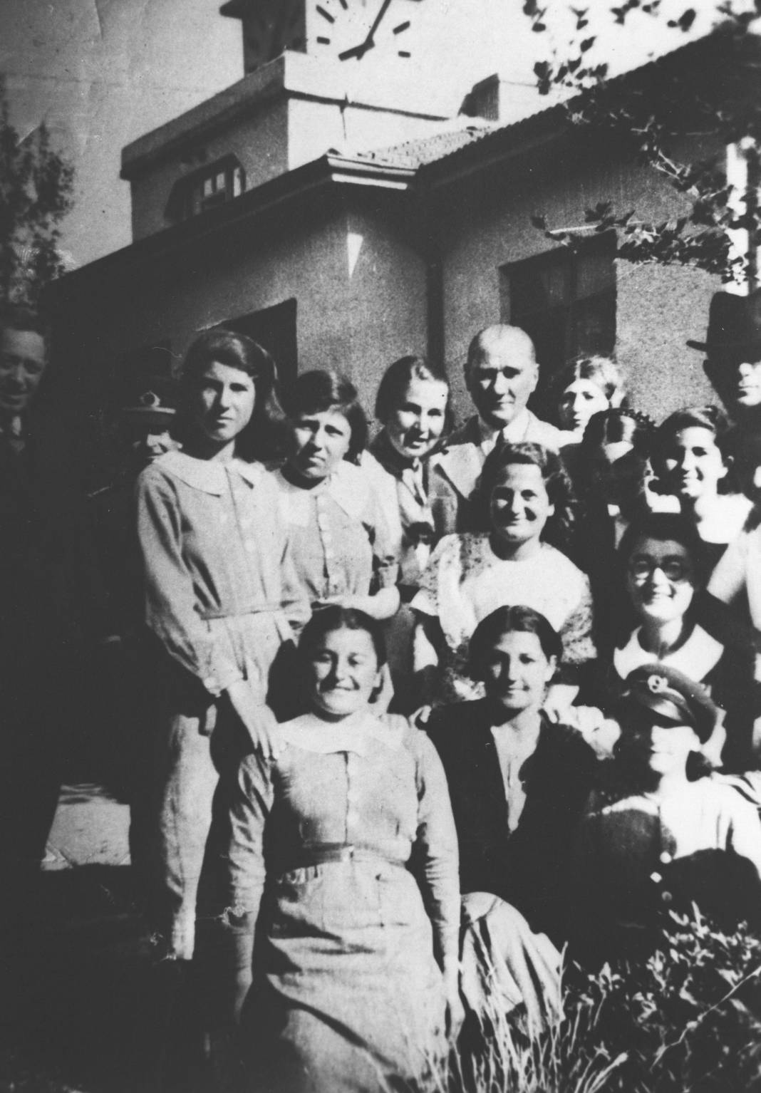 Atatürk gençlerle birlikte 3