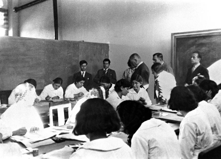 Atatürk gençlerle birlikte 4
