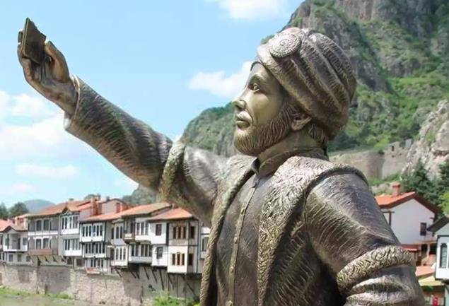 Yaparsa AKP yapar: İşte Türkiye'nin tartıştığı kent heykelleri 13