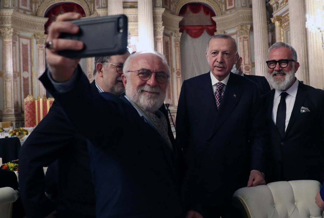 Cumhurbaşkanı Erdoğan, ünlülerle iftar yaptı 21