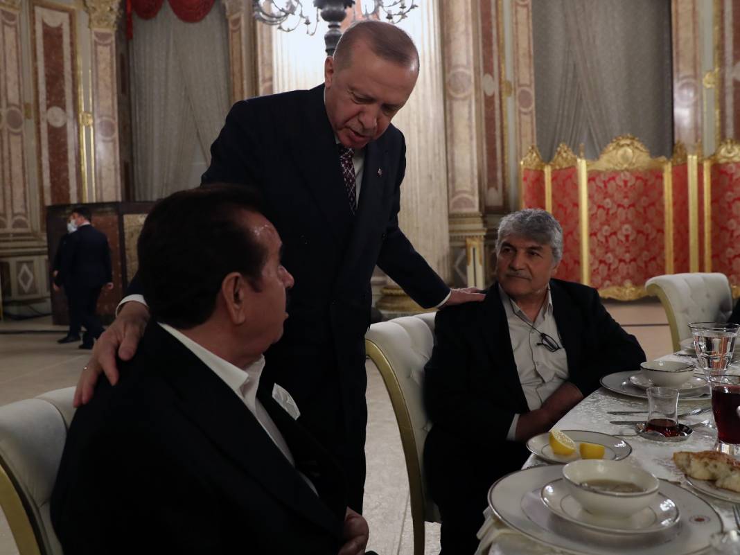Cumhurbaşkanı Erdoğan, ünlülerle iftar yaptı 22