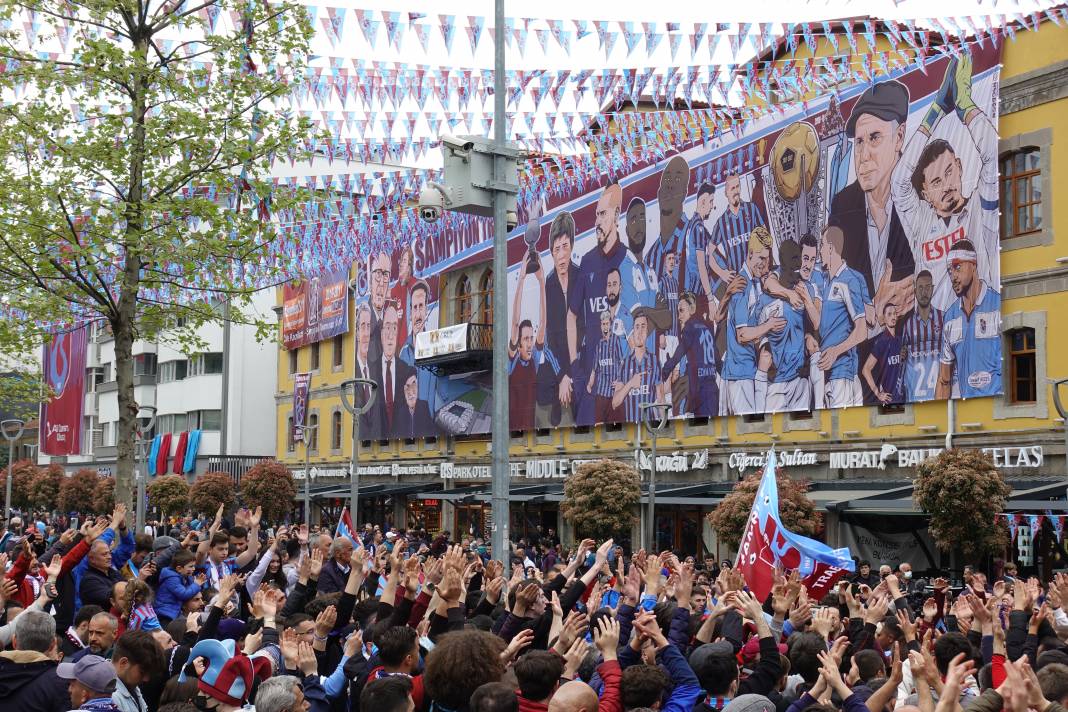 Trabzon bordo mavi: Taraftarlar şampiyonluğu bekliyor 1