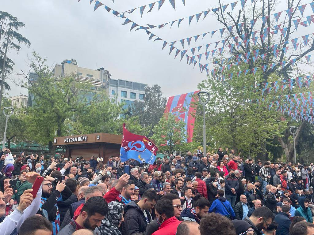 Trabzon bordo mavi: Taraftarlar şampiyonluğu bekliyor 3
