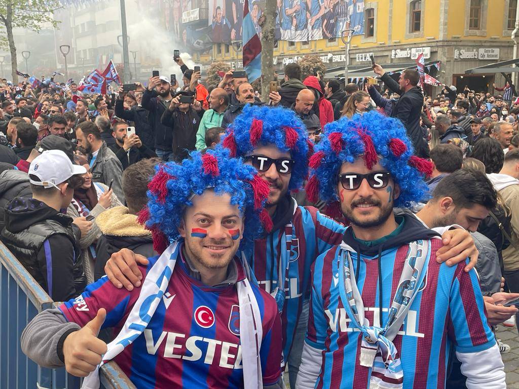 Trabzon bordo mavi: Taraftarlar şampiyonluğu bekliyor 5
