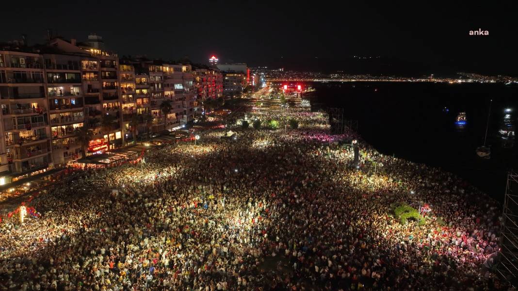 İzmir, kurtuluşunun 100. yılını böyle kutladı 2