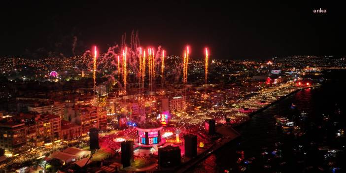 İzmir, kurtuluşunun 100. yılını böyle kutladı