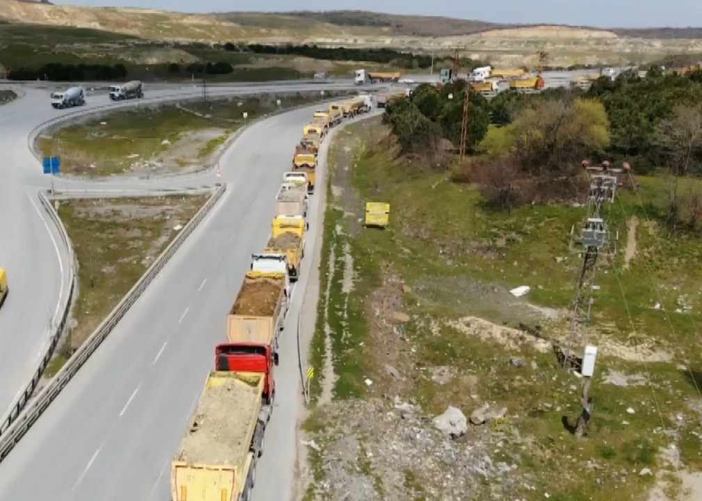 Hafriyat kamyonu terörü kamerada