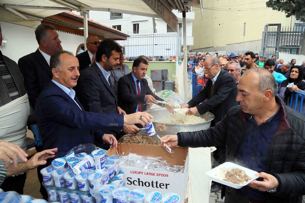 Mahmutbey'de 100 yıllık Türbe Dede geleneğine 15 bin vatandaş katıldı!