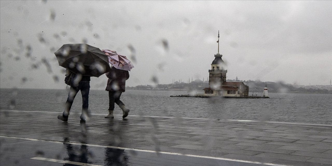 İstanbul'da beklenen sağanak yağmur başladı