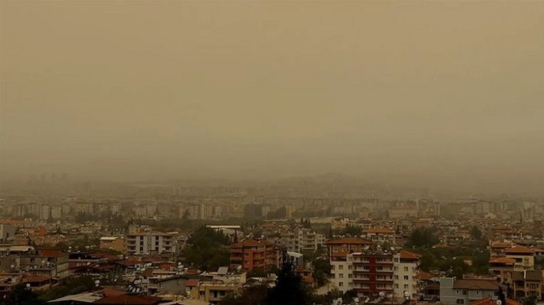 Meteoroloji'den 6 şehir için toz taşınımı uyarısı: Mardin'i kapladı