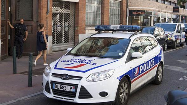 Fransa'da şok olay! Öğrencilerin üzerine araç sürüldü