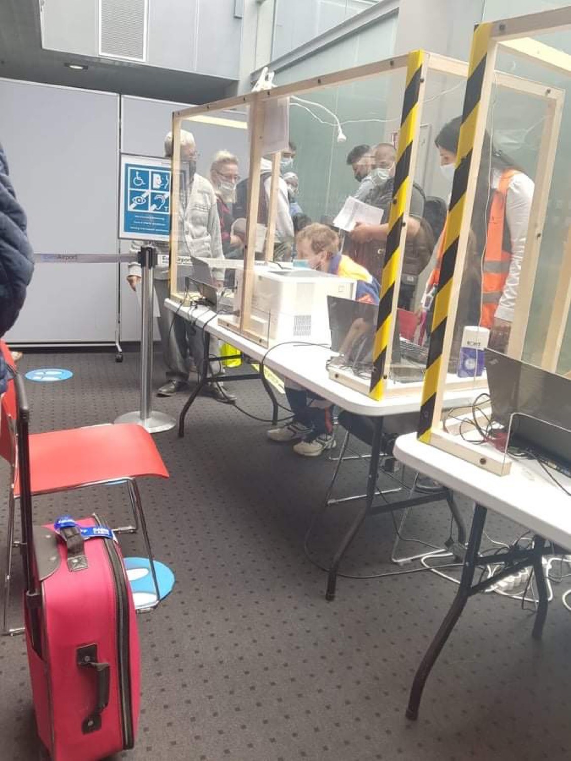 Havalimanında PCR testi krizi: Türkiye'de yapılan testi kabul etmediler