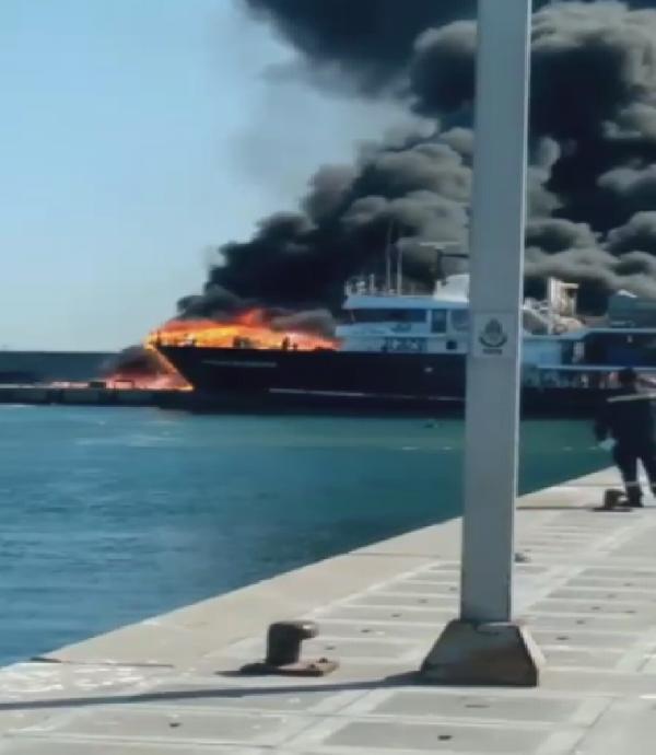 Beylikdüzü Su Ürünleri Hali'nde yangın