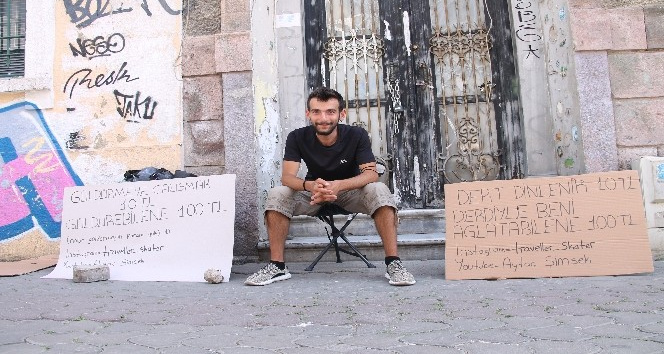 10 liraya dert dinleyen gezgin, kendisini ağlatana 100 lira veriyor