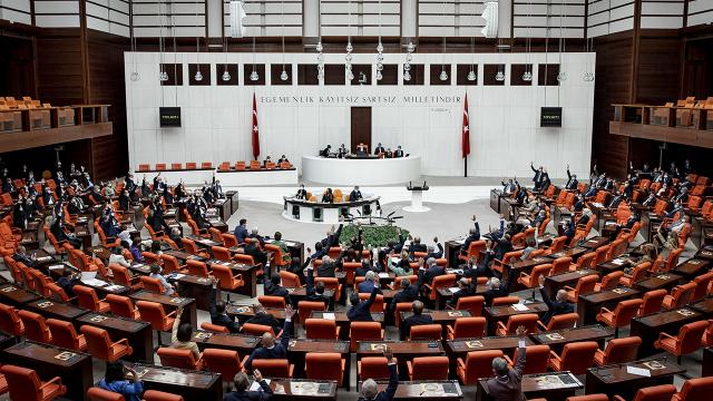 Peker’in iddialarının araştırılması önergesi AKP ve MHP'nin oylarıyla reddedildi
