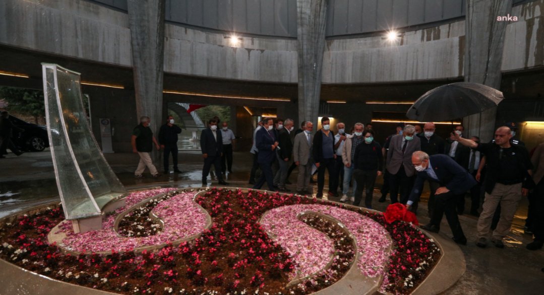 Kılıçdaroğlu'ndan Demirel'in mezarına ziyaret