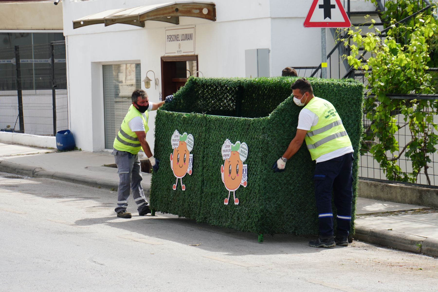 Bodrum Belediyesi temizlik işçileri yoğun mesai harcıyor