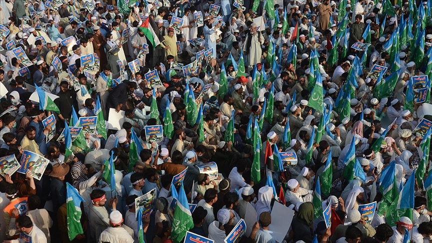 Pakistan'da binlerce kişi Filistin'e destek mesajı vermek için toplandı