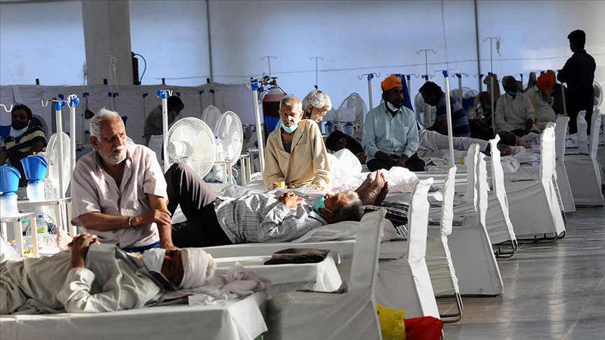 Hindistan'da Covid-19'dan son 24 saatte 3 bin 128 kişi öldü
