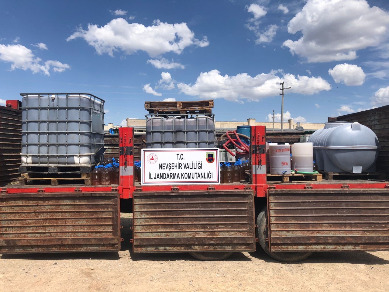 Nevşehir'de 8 ton sahte şarap ele geçirildi