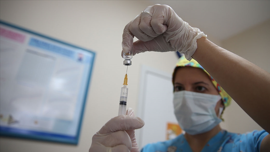 Aşı programında yeni dönem: Pazartesi'den itibaren tüm öğretmenler aşı olabilecek
