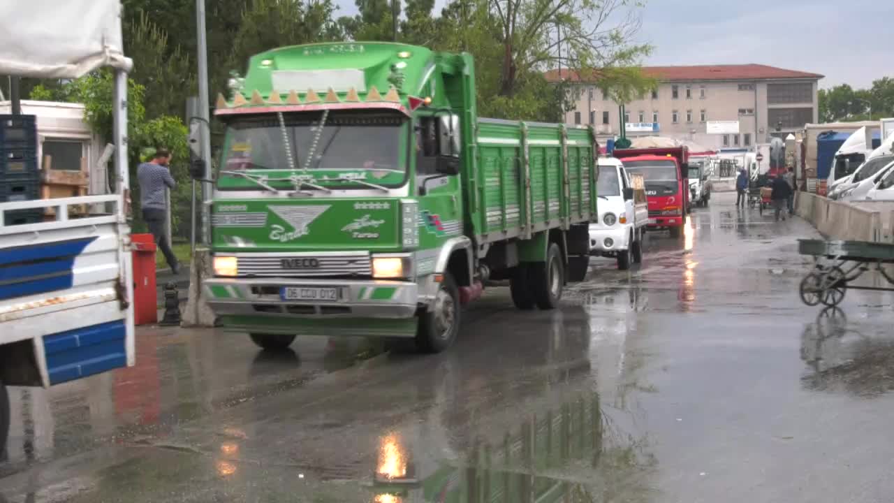 "Hükümete baktığın zamanda neredeyse uçuyoruz, yani uzaya çıkıyoruz”