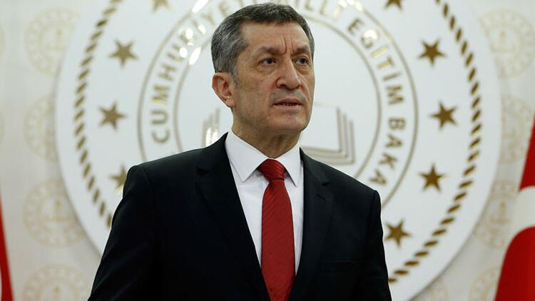 Plansız açılma eleştirilerine yanıt veren Selçuk: Kabine gününü ben belirlemiyorum