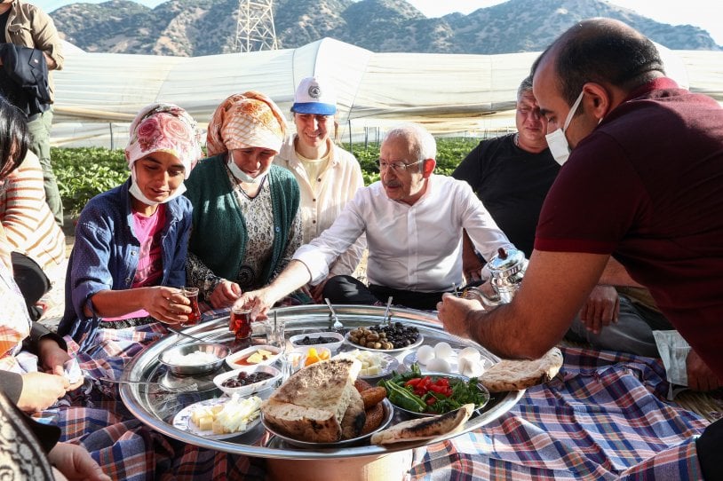 Kılıçdaroğlu'ndan trollere fotoğraflı yanıt