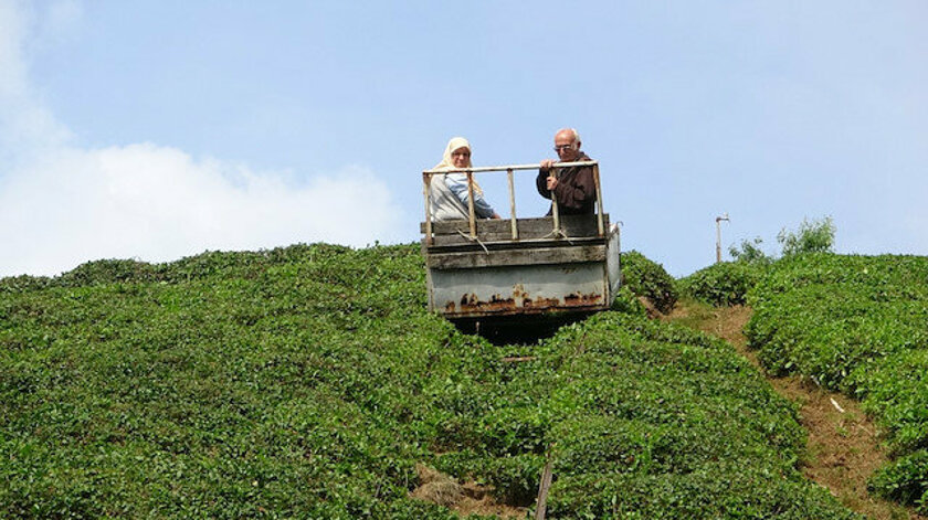 Tepedeki evine kolay ulaşım için raylı sistem kurdu
