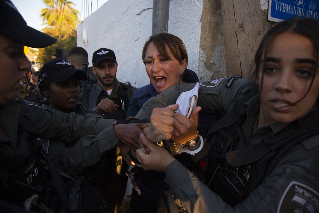 İsrail polisinden Filistinlilere destek eylemine sert müdahale: Al Jazeera muhabirine zorla kelepçe