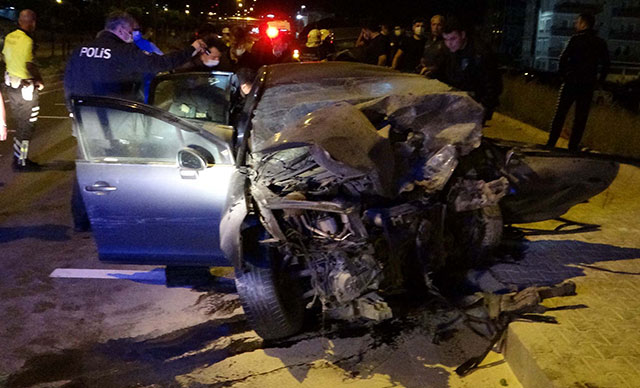 Sivil polis aracı ile otomobil çarpıştı: 1 polis şehit