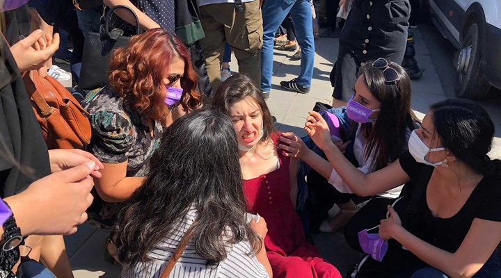 Ankara'da kadınların İstanbul Sözleşmesi protestosuna polis müdahale etti: Çok sayıda kadın gözaltında
