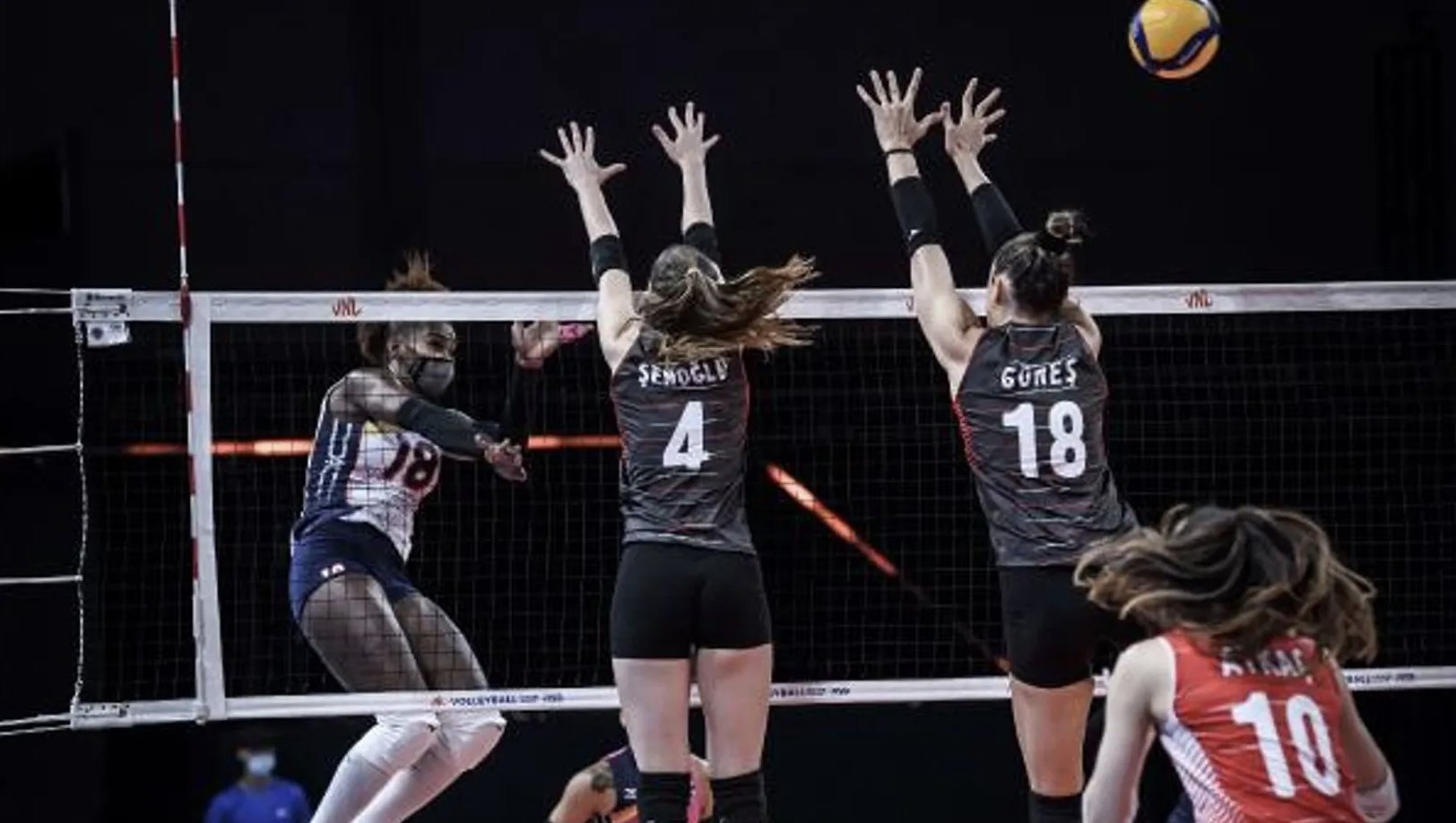A Milli Kadın Voleybol Takımı, Milletler Ligi'nde ilk yenilgisini aldı