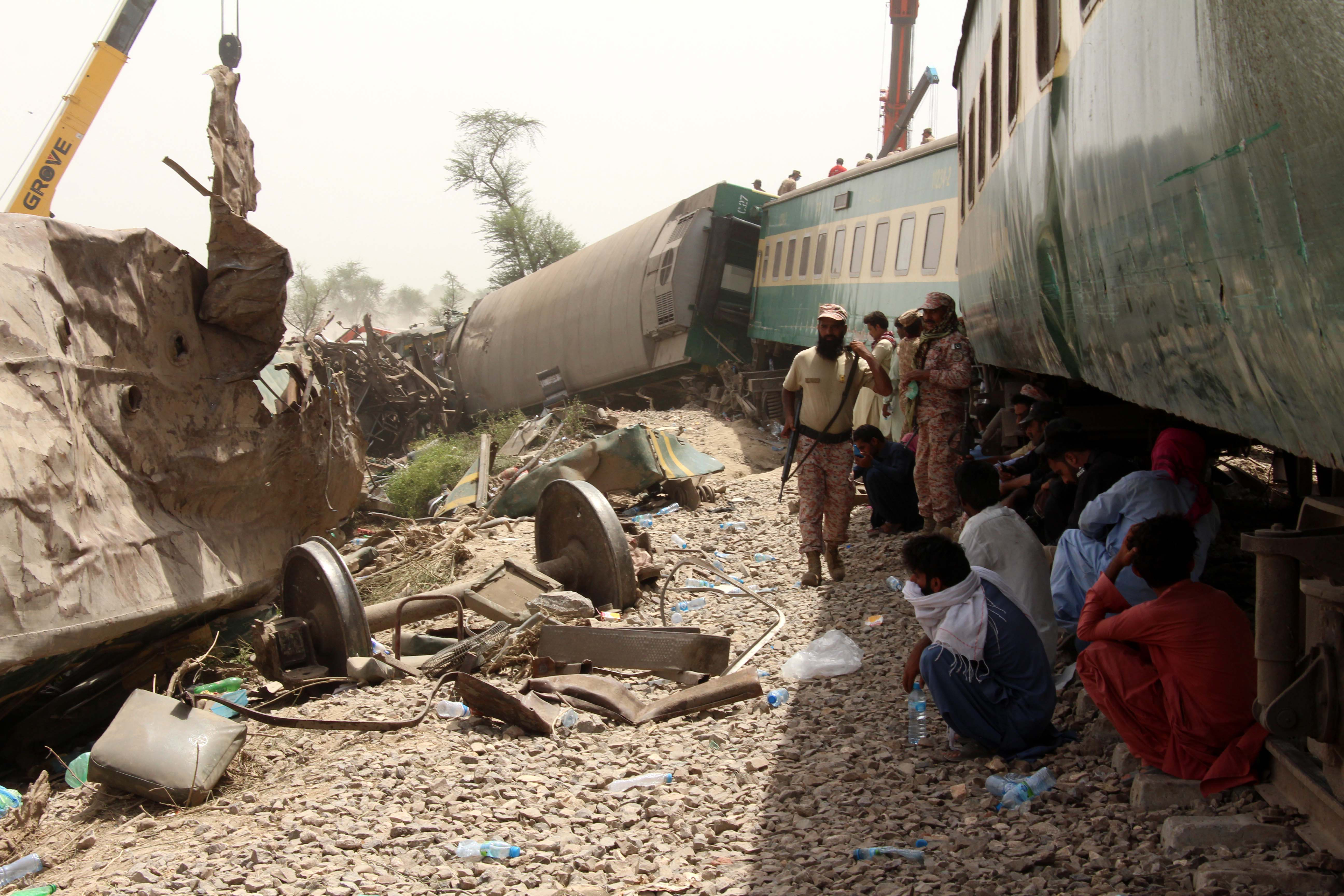 Pakistan’daki tren kazasında ölenlerin sayısı 62'ye yükseldi