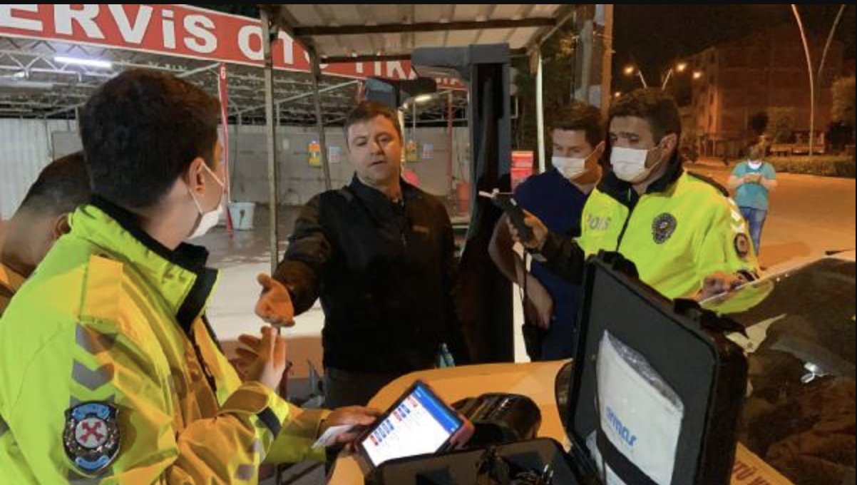 Alkollü motosiklet sürücüsü polisleri çileden çıkardı