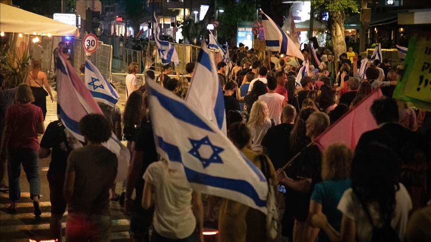 İsrailliler Netanyahu'nun gidişini kutladı