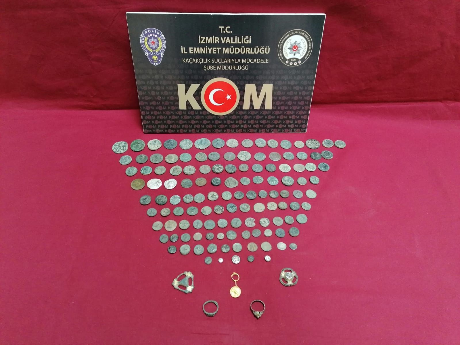 İzmir'de 131 parça tarihi eser ele geçirildi