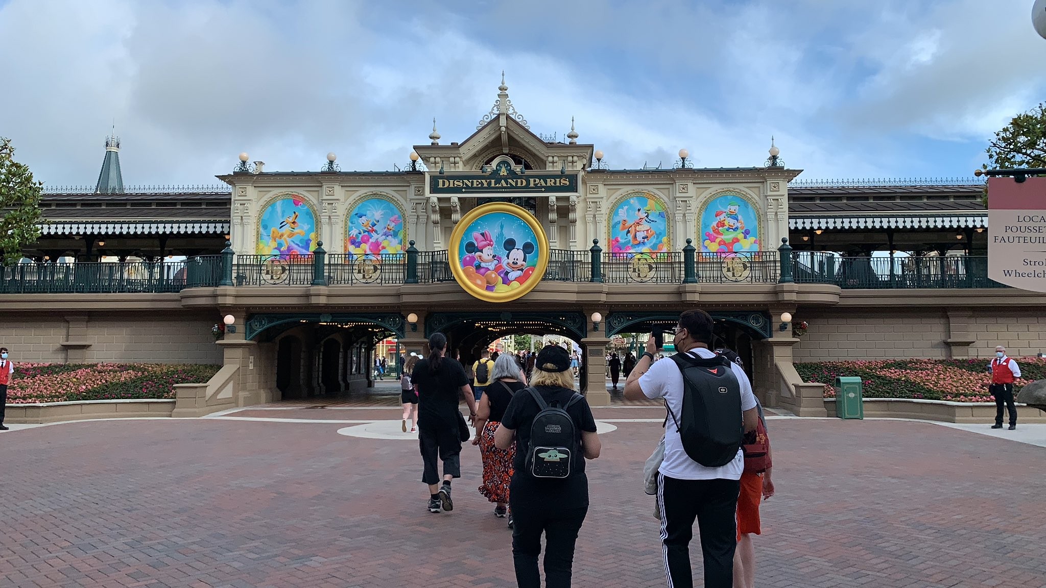 Disneyland, 7.5 ay sonra kapılarını yeniden açtı