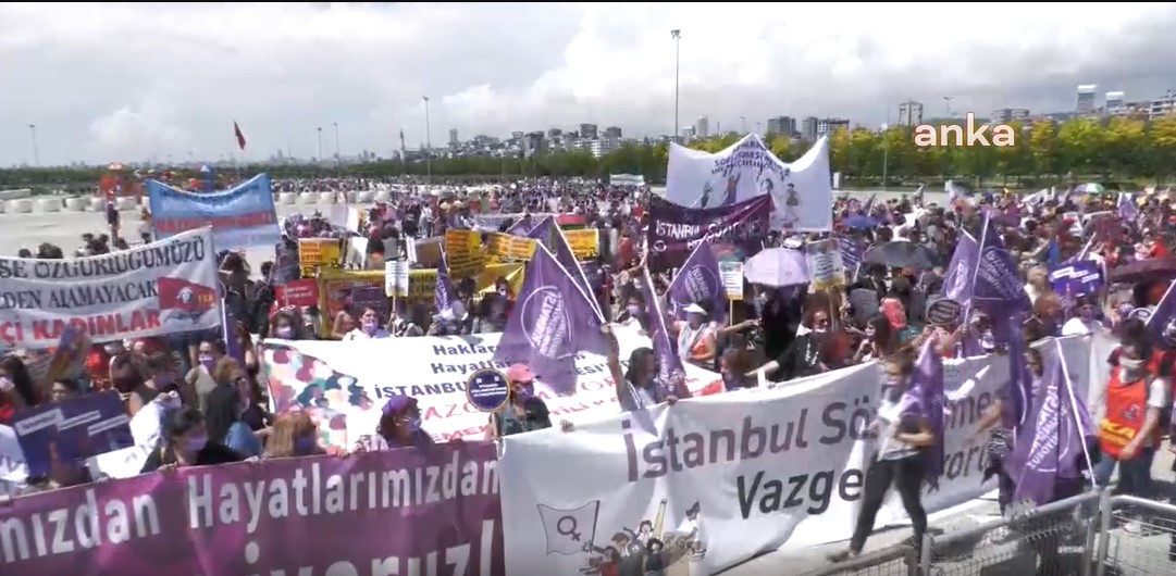 Binlerce kadın Maltepe'de buluştu: İstanbul Sözleşmesi'nden vazgeçmiyoruz