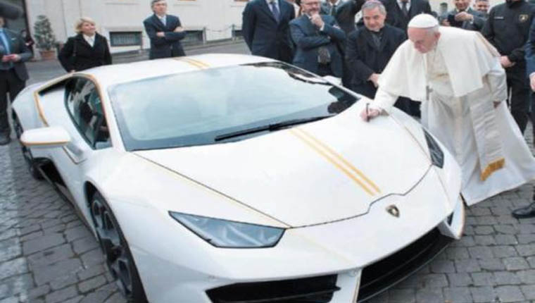 Papa Lamborghini'yi satıyor