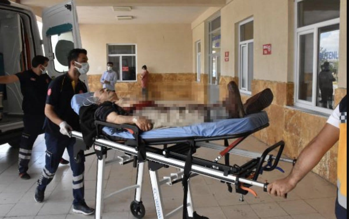 İmam, camide köstebek tabancısı kurarken kendini yaraladı