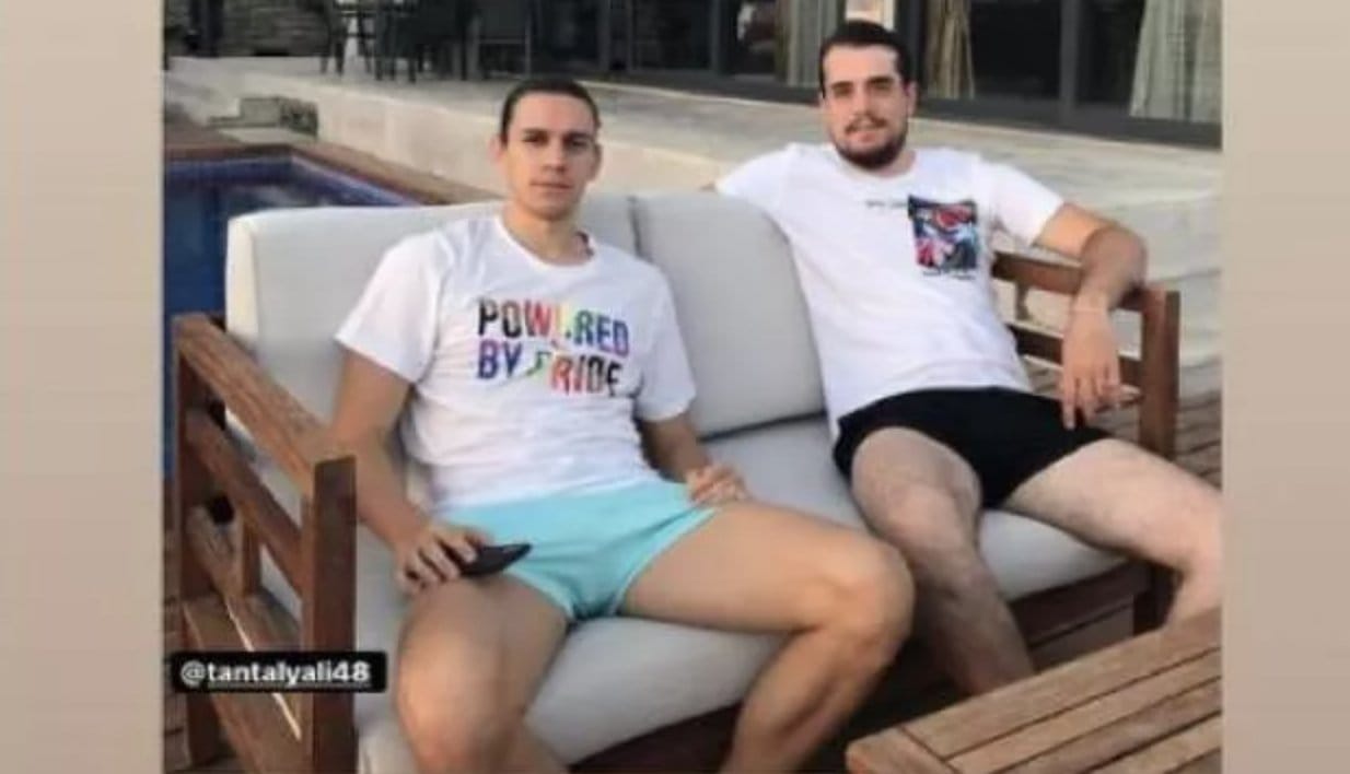 Galatasaraylı Taylan Antalyalı'nın LGBT renkli ve mesajlı tişörtü gündem oldu