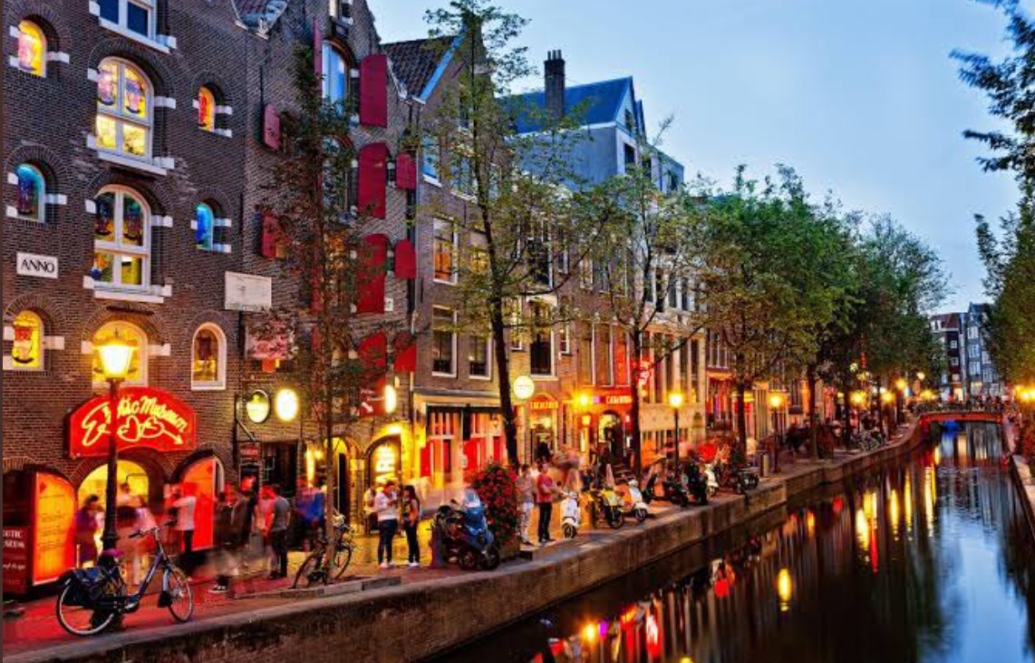 Amsterdam uyuşturucu turizminden bıktı: Derdiniz alkol, esrar, red light ise gelmeyin!