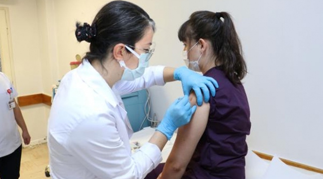 TTB: Sağlık çalışanları ve 65 yaş üzeri 'Delta varyantına' karşı bir daha aşı olmalı