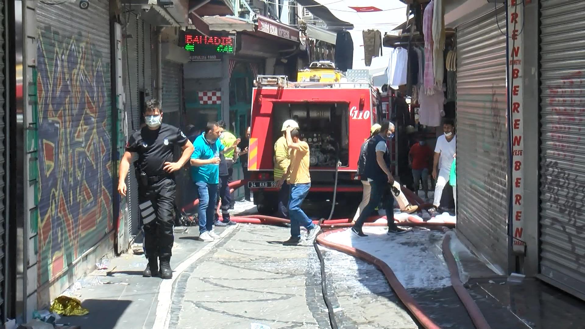 Fatih'te oyuncak deposunda yangın