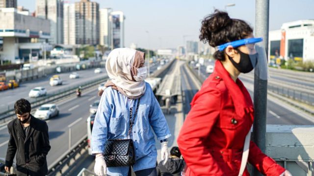 Harvard Tıp Profesörü Hotamışlıgil: Şu anda mRNA aşılarından tamamen kaçan bir varyant yok