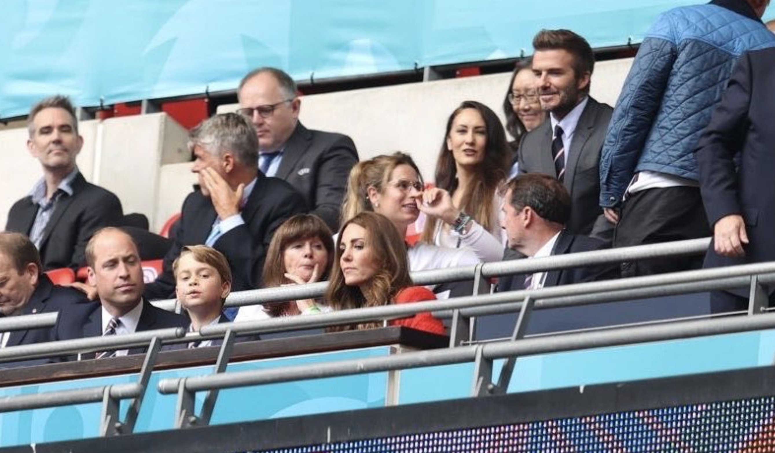 Kraliyet Ailesi, David Beckham ve Ed Sheeran İngiltere-Almanya maçı tribünlerinde